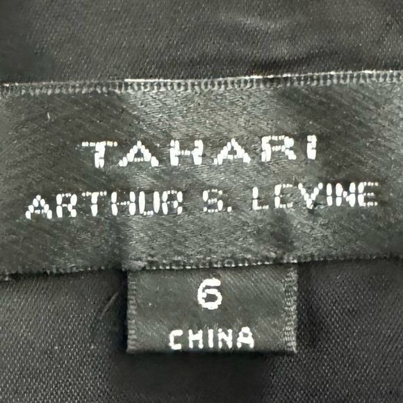 Tahari Arthur S. Levine geometric black structured exposed zipper dress, size 6 - Picture 2 of 16